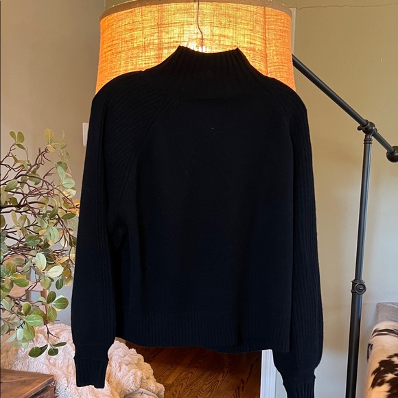 Everlane recycled cashmere mock turtleneck sweater - Picture 2 of 9